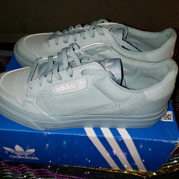 baby blue tennis shoes